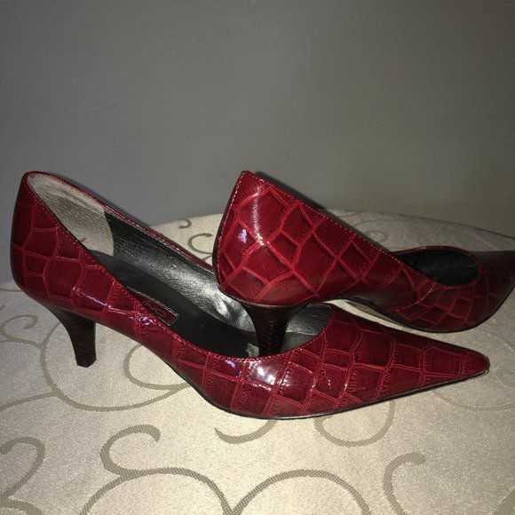 Bandolino Gorgeous deep red, patent shoes, pumps - Picture 2 of 4